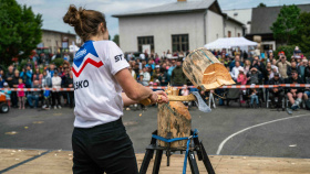 Pot se perlil a třísky létaly