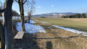 Houpačky z hor lákají na výhled. Z Horní Kalné je vidět až na Sněžku