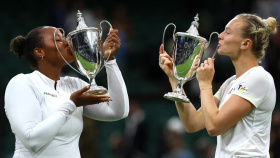 Další český triumf ve Wimbledonu! Siniaková s parťačkou ovládly čtyřhru