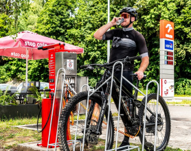 ORLEN rozšiřuje síť servisních a dobíjecích stojanů pro cyklisty