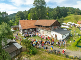 Dny lidové architektury nabídly pečení placek i voňavé bylinky