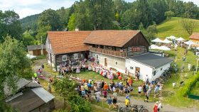 Dny lidové architektury nabídly pečení placek i voňavé bylinky